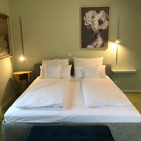 Levres Hotel *