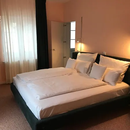 Levres Hotel *