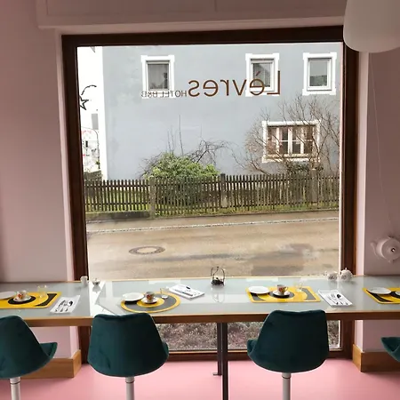 Levres Hotel *