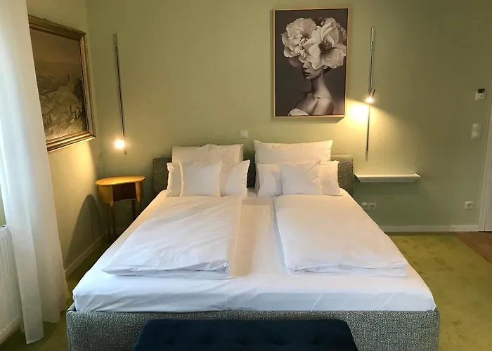 Levres Hotel *