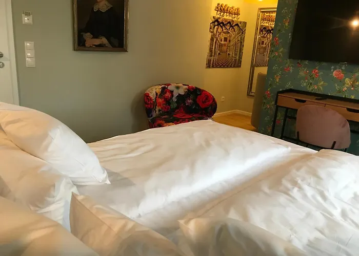 Levres Hotel *