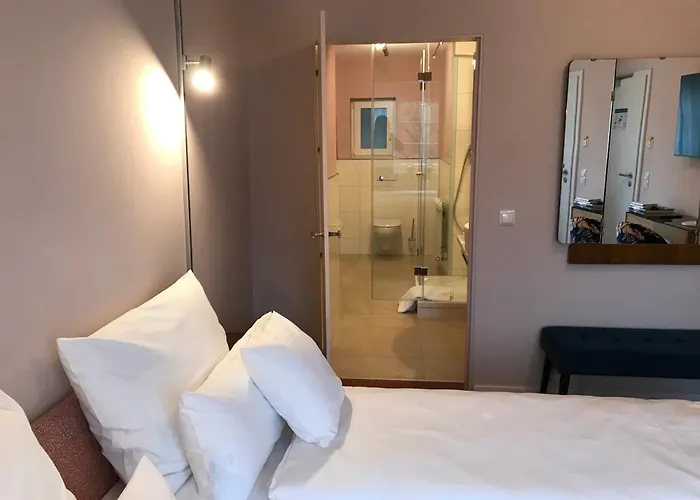 Levres Hotel *